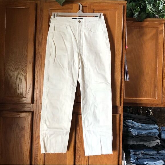 NWT Hollister Ultra High Rise Vintage Straight Jeans Cut Off White Size 3 - Picture 1 of 16